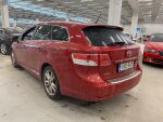 Toyota Avensis 2011 Punainen