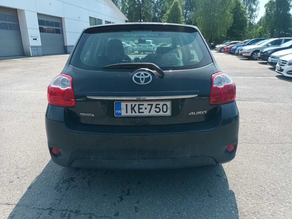 Toyota Auris 2011 Musta