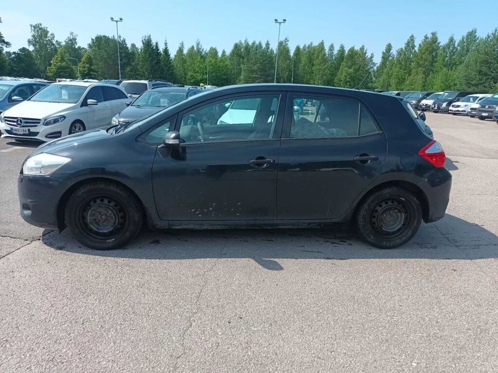 Toyota Auris 2011 Musta