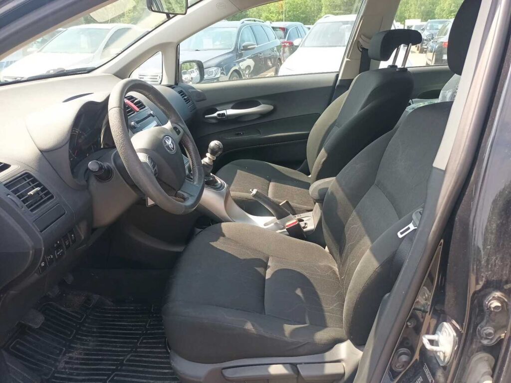 Toyota Auris 2011 Musta