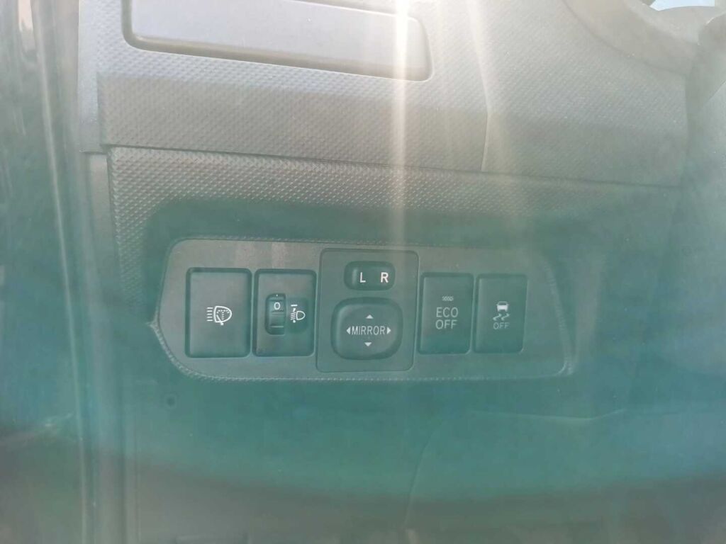 Toyota Auris 2011 Musta