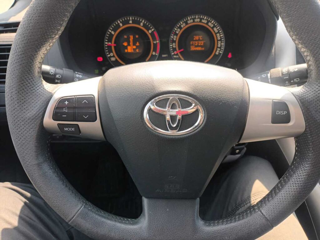 Toyota Auris 2011 Musta