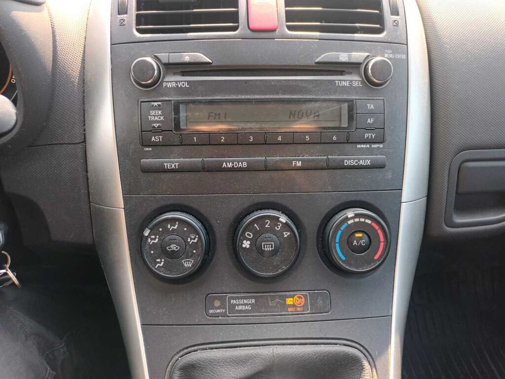 Toyota Auris 2011 Musta
