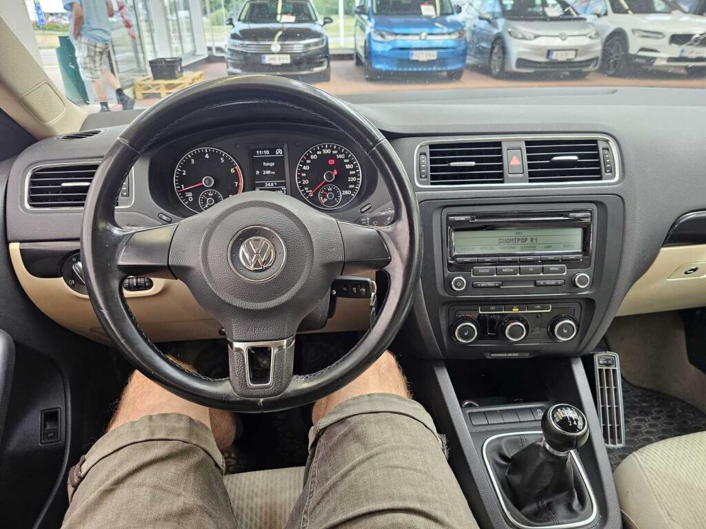 Volkswagen Jetta 2012 Valkoinen