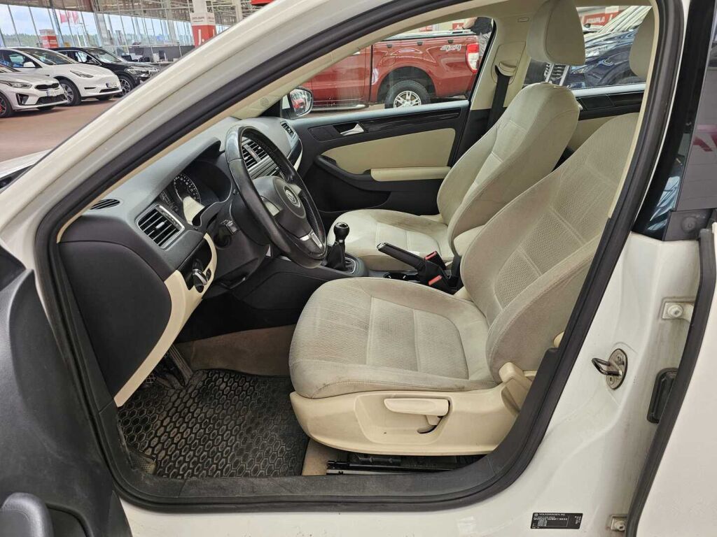 Volkswagen Jetta 2012 Valkoinen