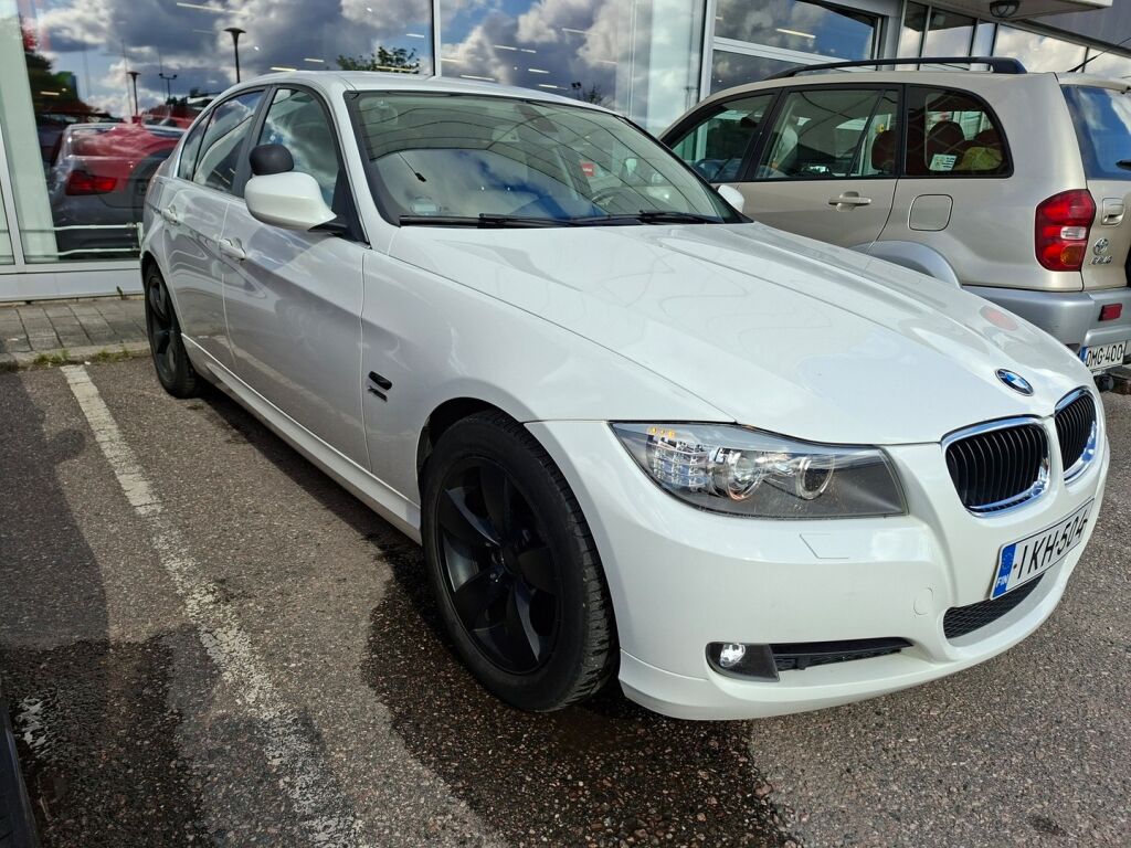 BMW 320 2011 Valkoinen