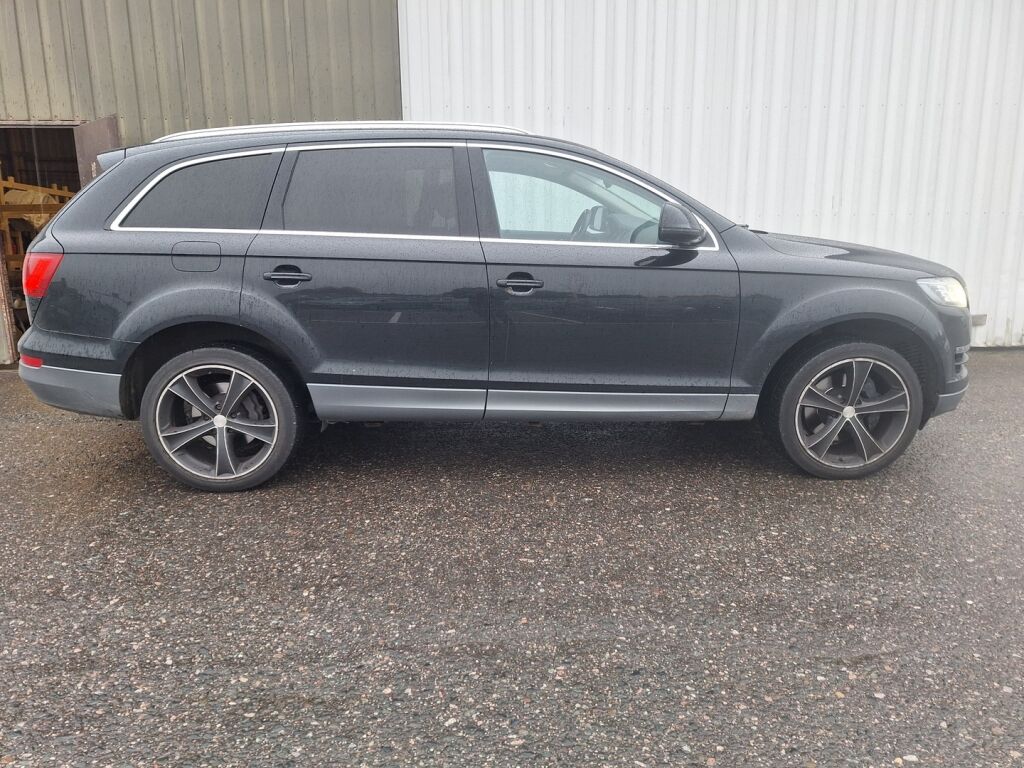Audi Q7 2011 Musta
