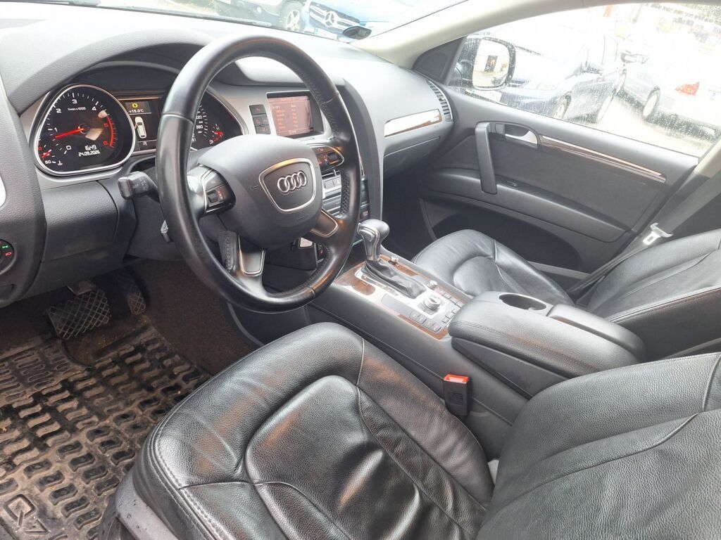Audi Q7 2011 Musta