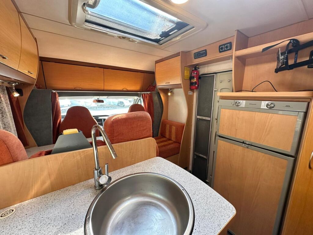 Eura mobil PROFILA P 672 SB 2005 Valkoinen