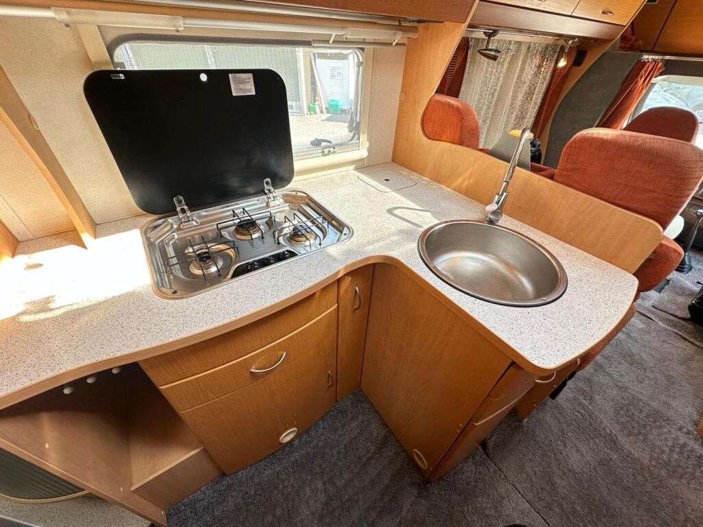 Eura mobil PROFILA P 672 SB 2005 Valkoinen