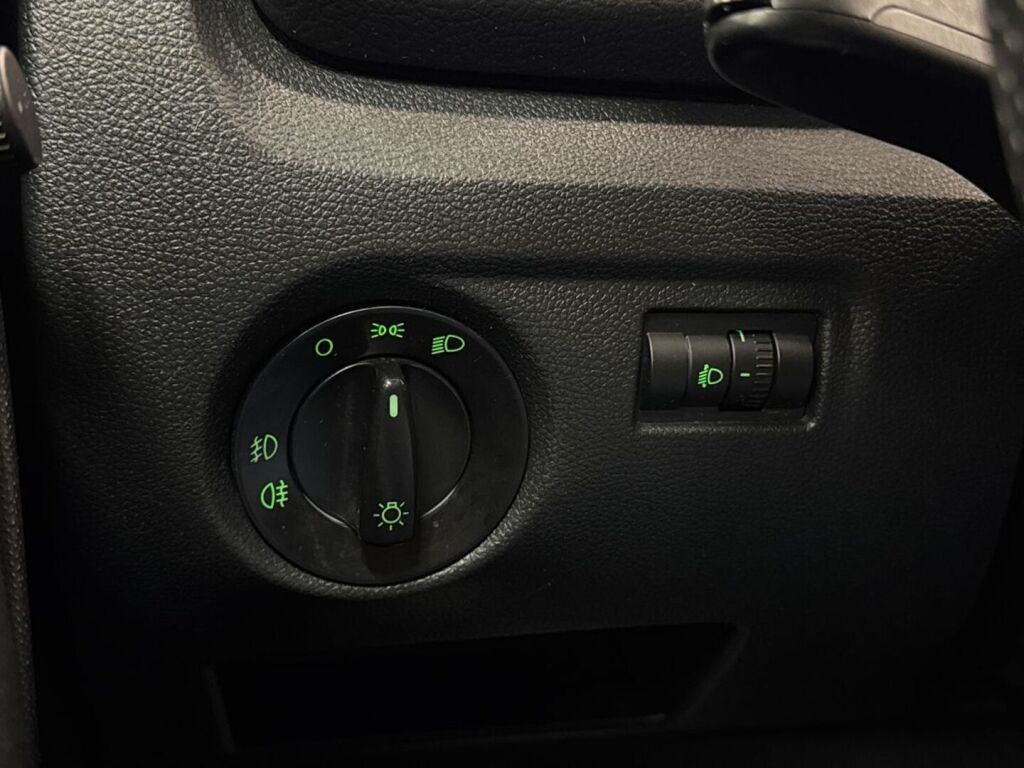 Skoda Fabia 2012 Punainen