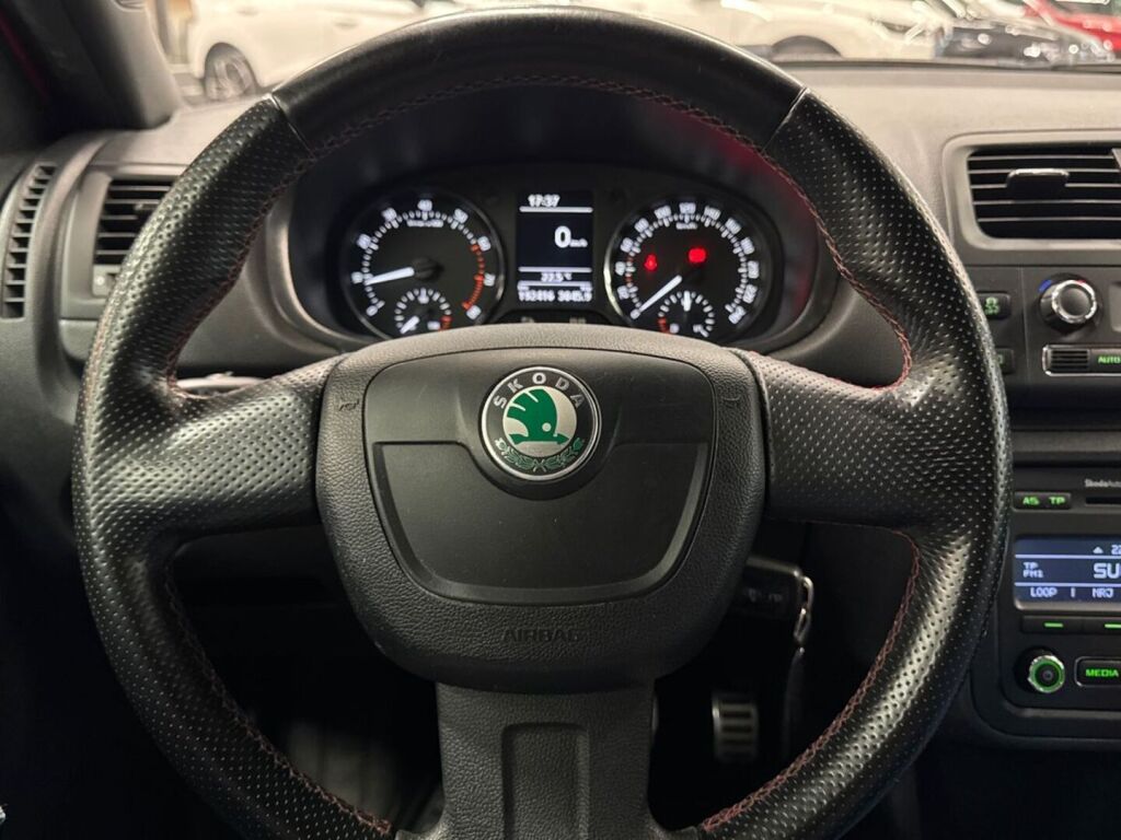Skoda Fabia 2012 Punainen