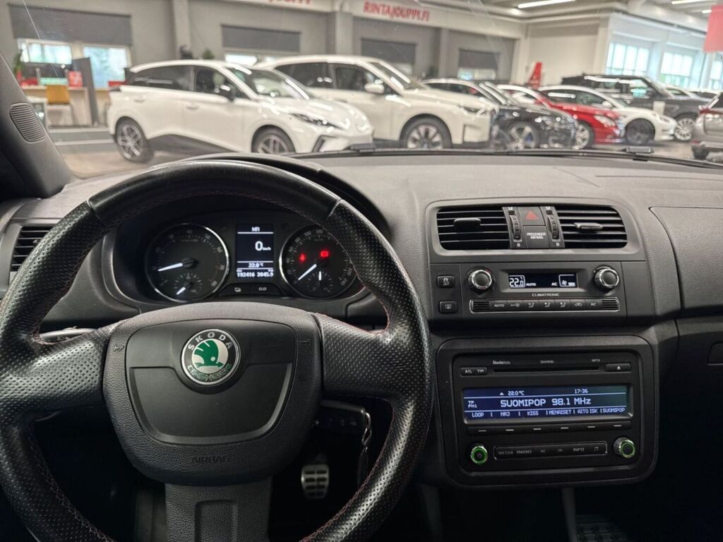 Skoda Fabia 2012 Punainen