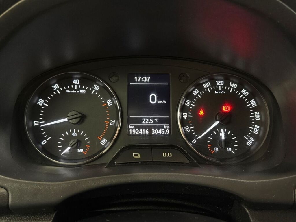 Skoda Fabia 2012 Punainen