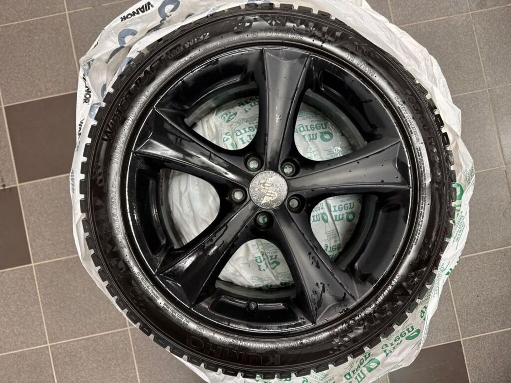 Skoda Fabia 2012 Punainen