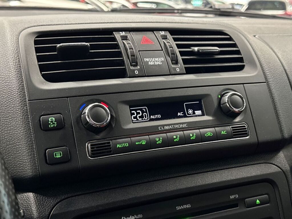 Skoda Fabia 2012 Punainen