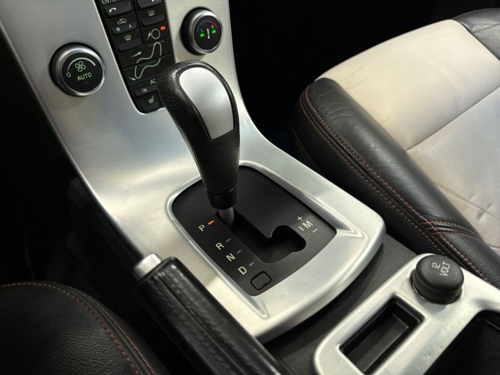Volvo S40 2011 Valkoinen