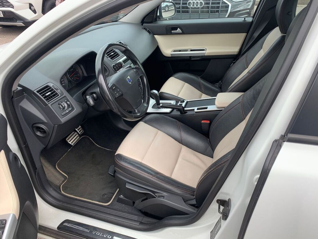 Volvo S40 2011 Valkoinen