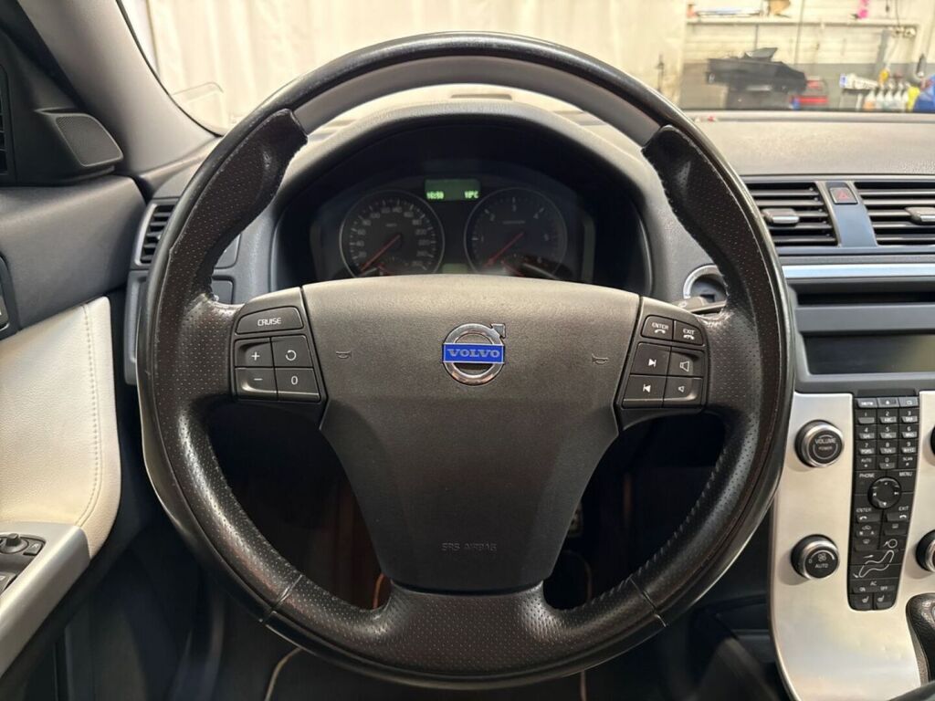 Volvo S40 2011 Valkoinen