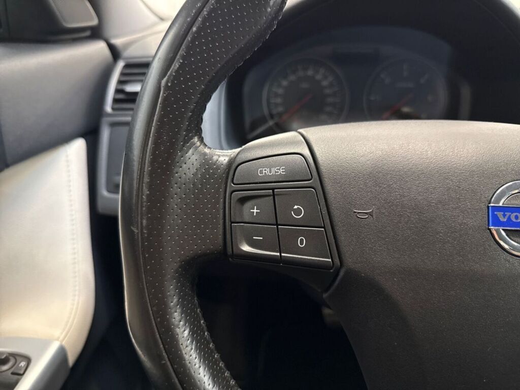 Volvo S40 2011 Valkoinen