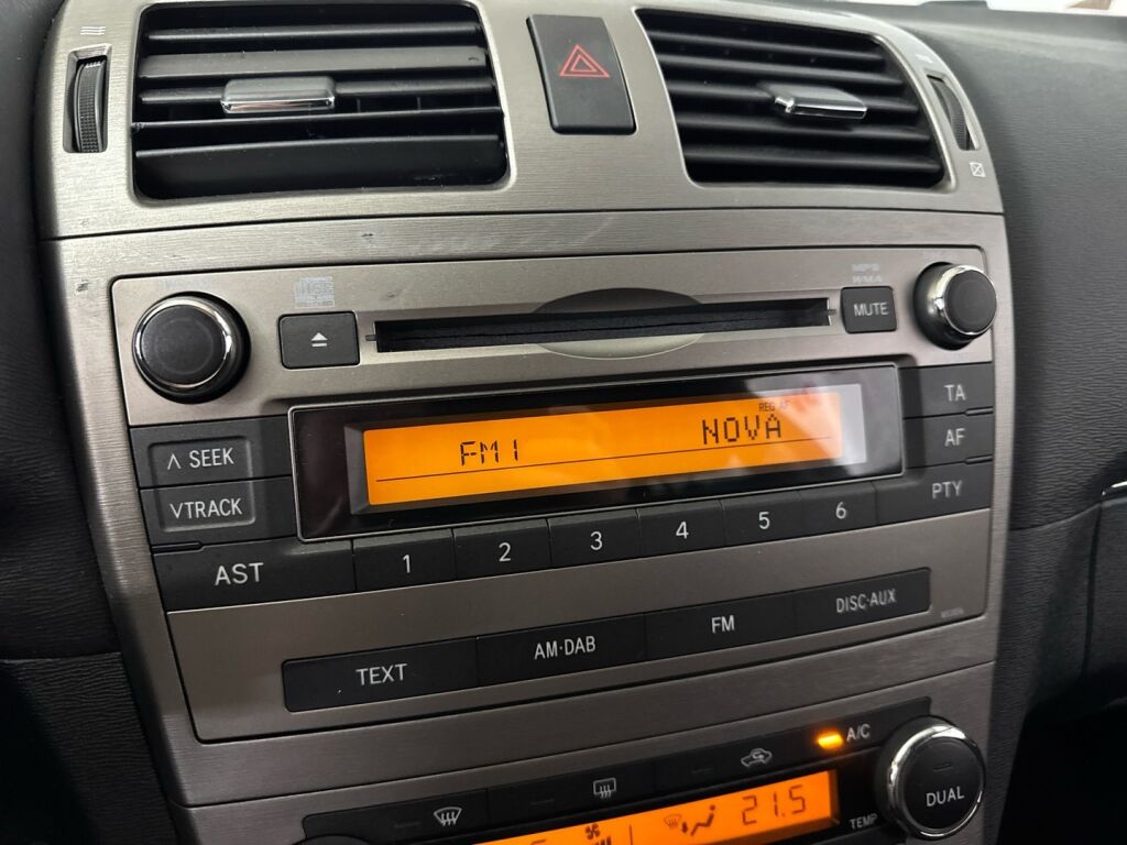 Toyota Avensis 2011 Vihreä