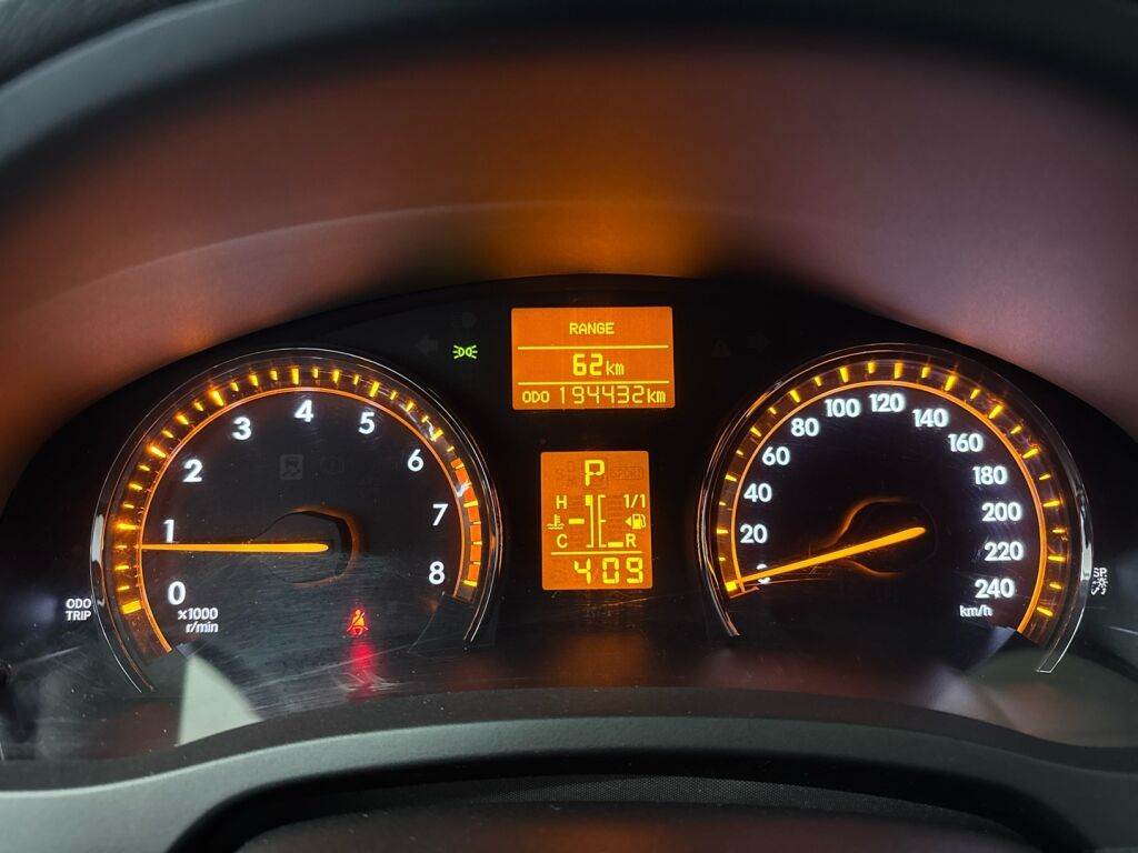 Toyota Avensis 2011 Vihreä