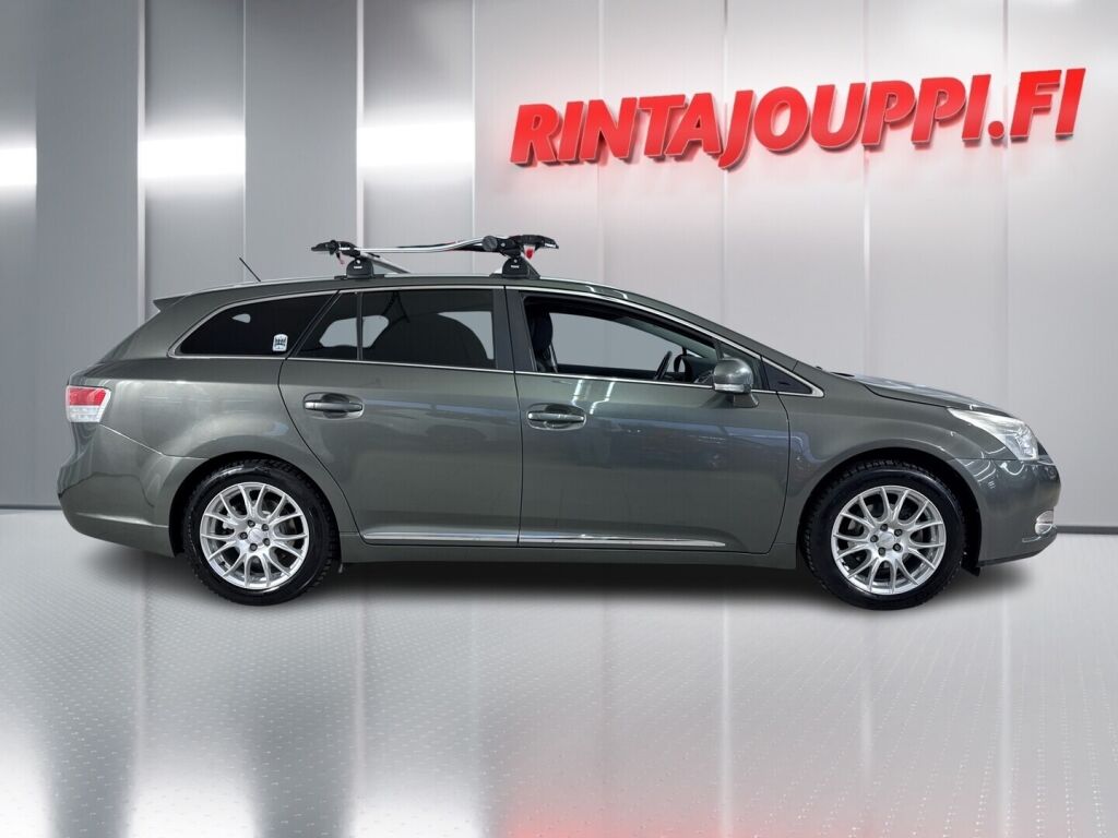 Toyota Avensis 2011 Vihreä