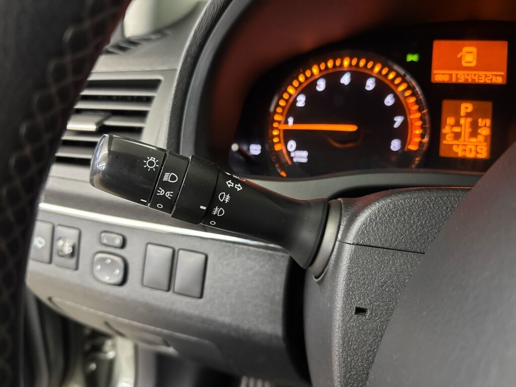 Toyota Avensis 2011 Vihreä