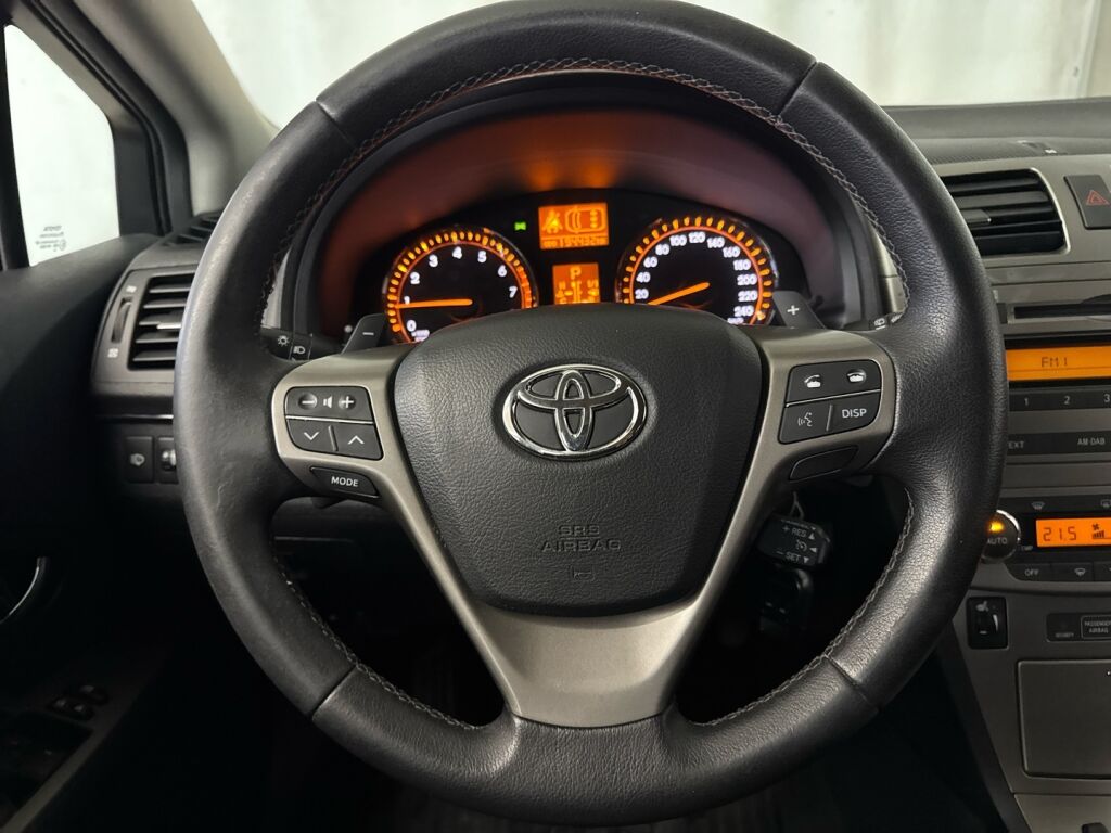 Toyota Avensis 2011 Vihreä
