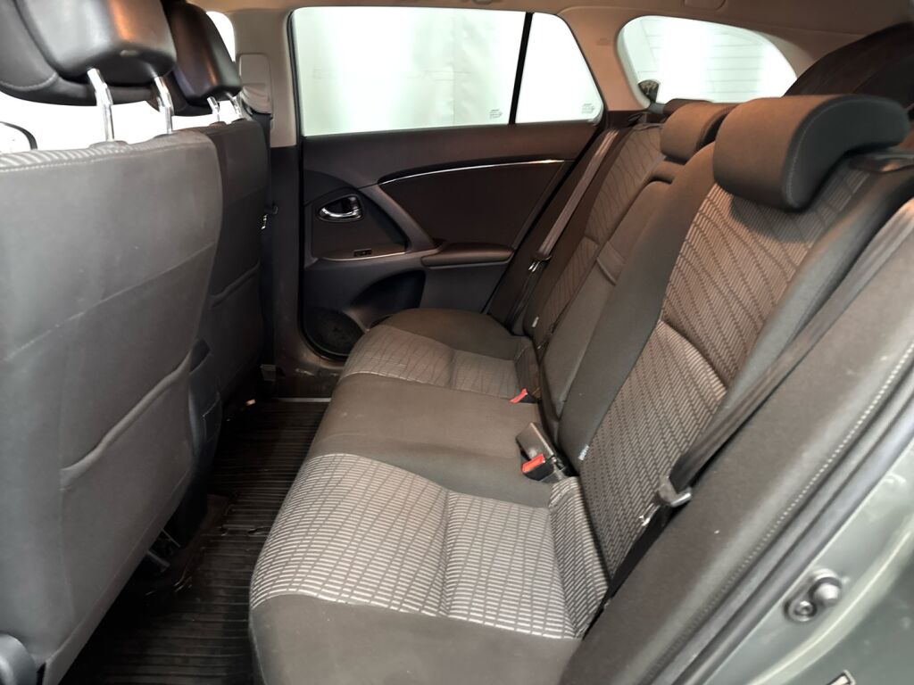 Toyota Avensis 2011 Vihreä