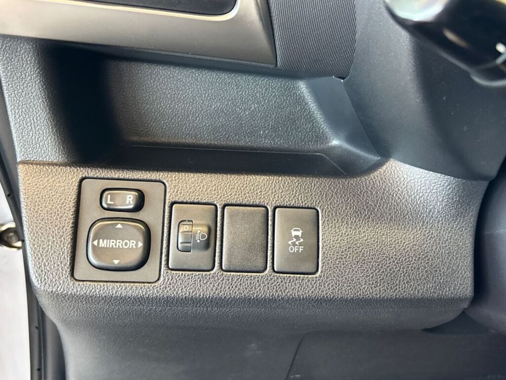 Toyota Verso-S 2011 Sininen