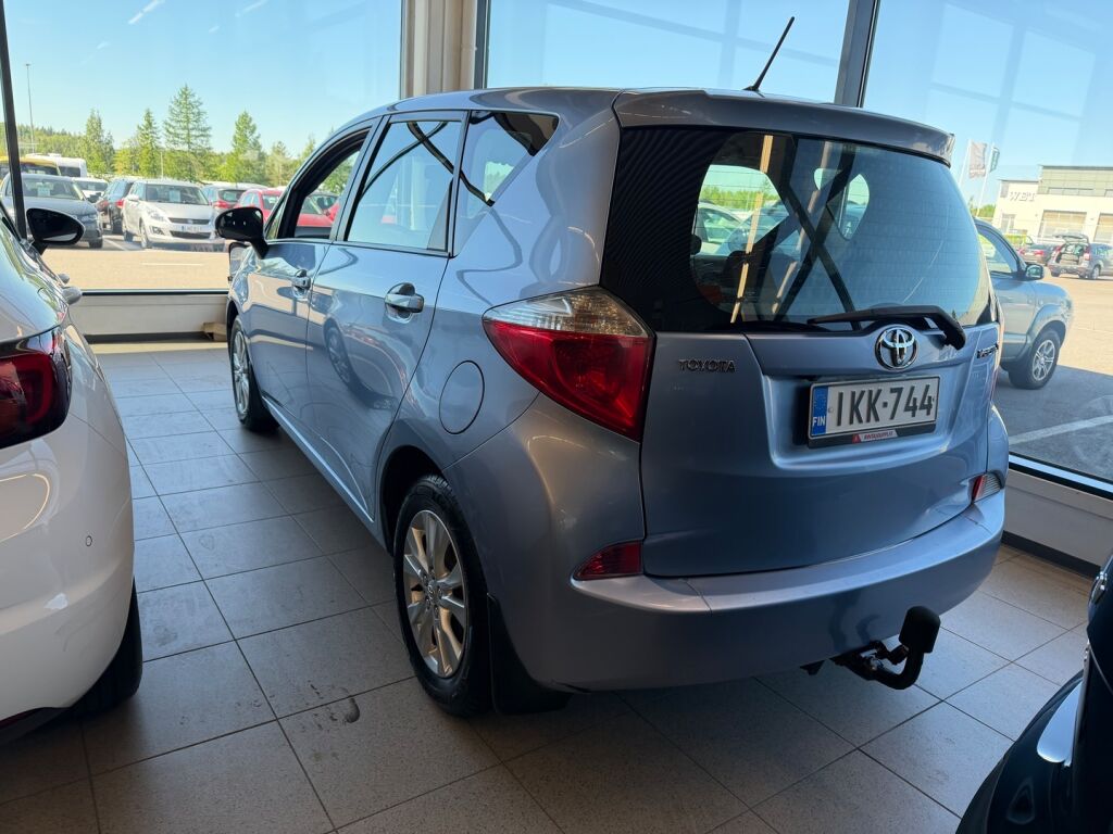 Toyota Verso-S 2011 Sininen