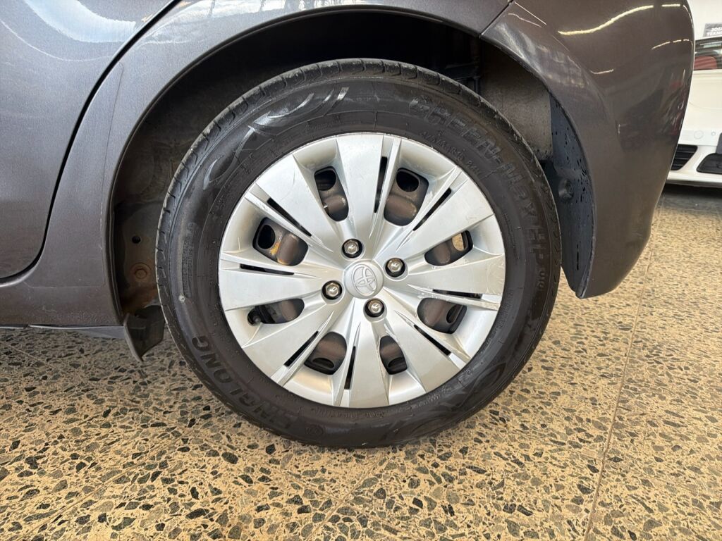 Toyota Yaris 2012 Harmaa
