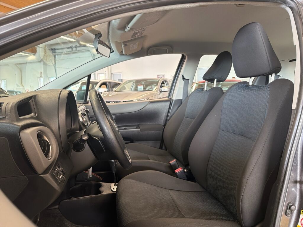 Toyota Yaris 2012 Harmaa