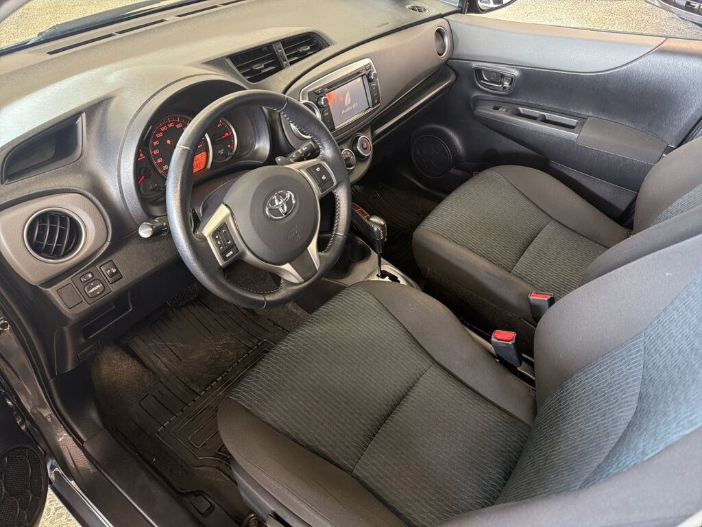 Toyota Yaris 2012 Harmaa