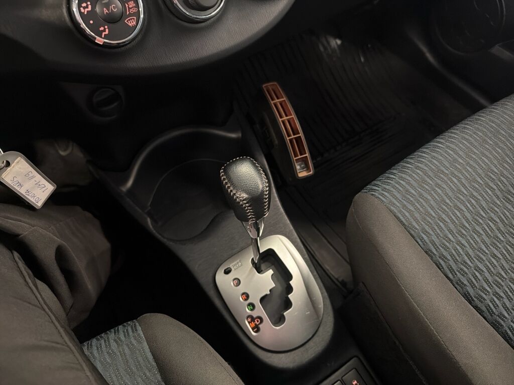 Toyota Yaris 2012 Harmaa