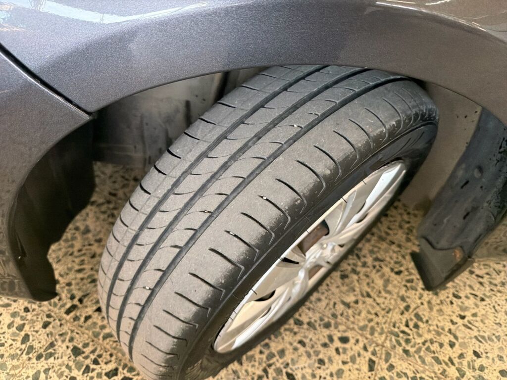 Toyota Yaris 2012 Harmaa