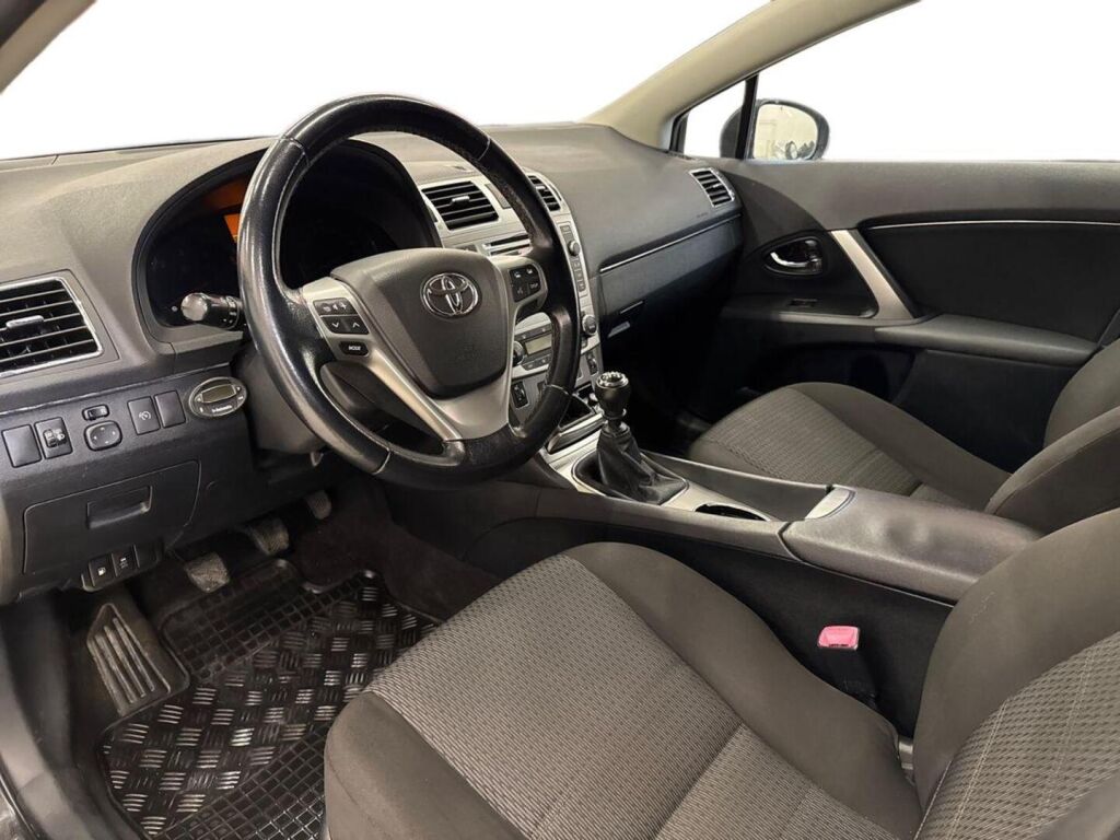 Toyota Avensis 2012 Musta