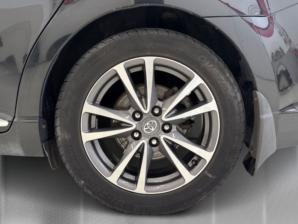 Toyota Avensis 2012 Musta