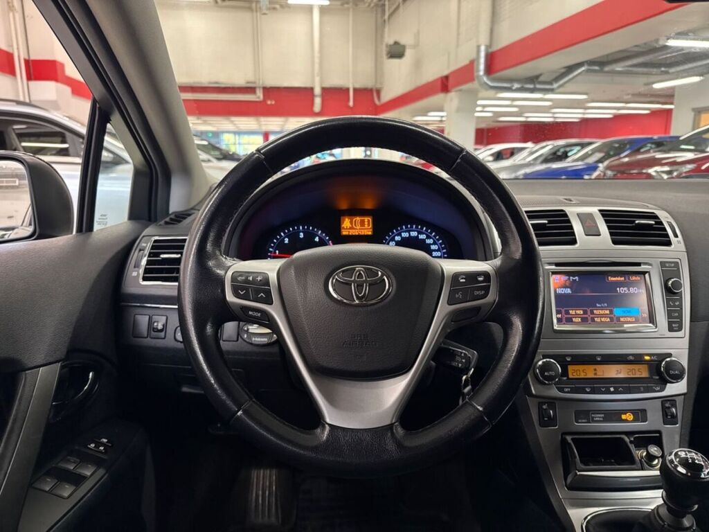 Toyota Avensis 2012 Musta