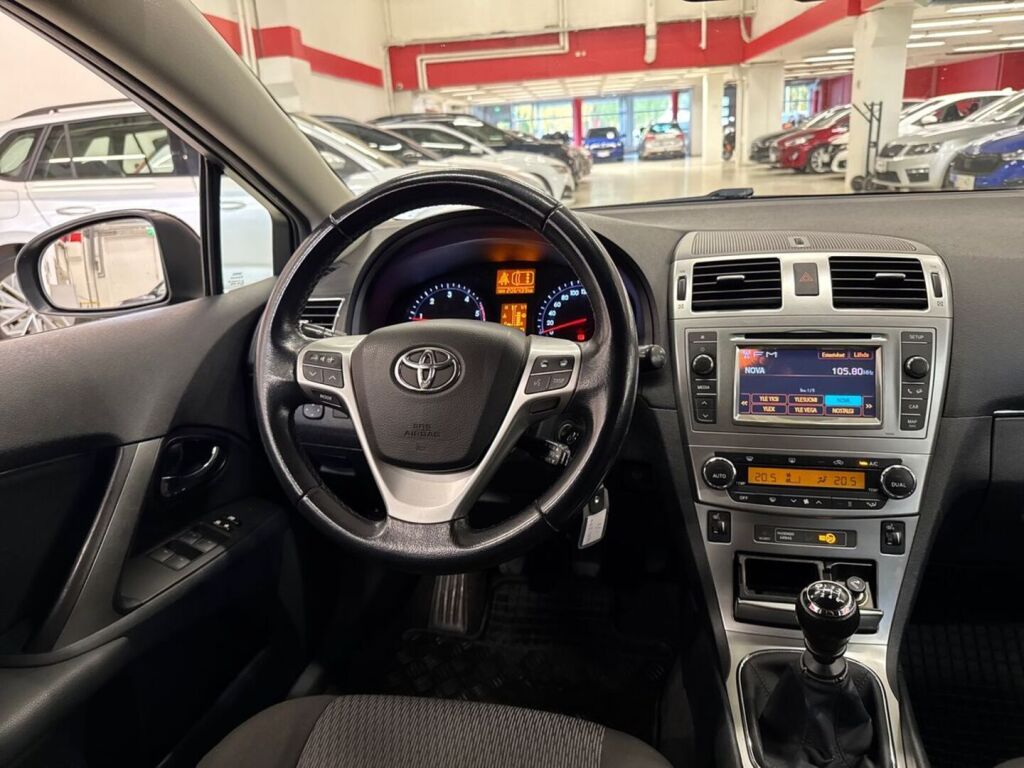Toyota Avensis 2012 Musta