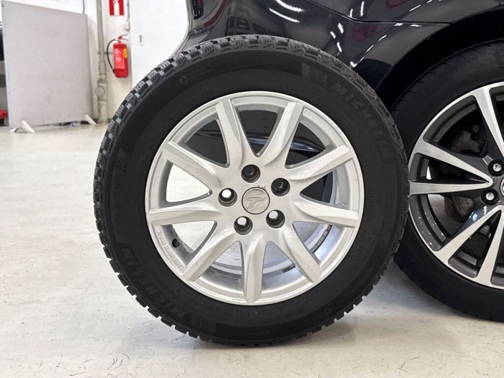 Toyota Avensis 2012 Musta