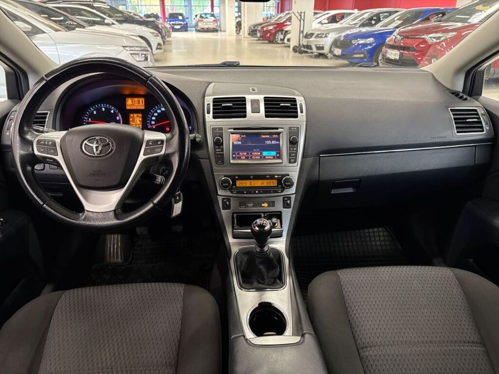 Toyota Avensis 2012 Musta