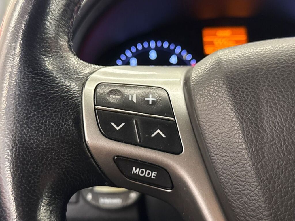 Toyota Avensis 2012 Musta