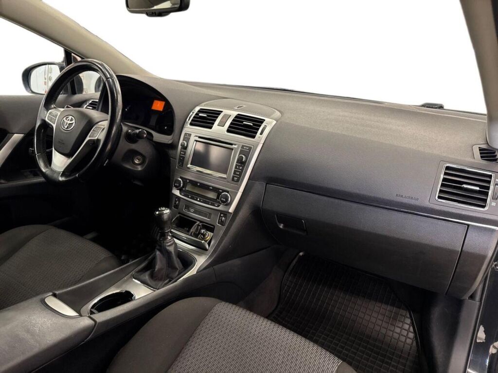 Toyota Avensis 2012 Musta