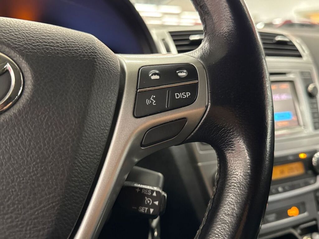 Toyota Avensis 2012 Musta