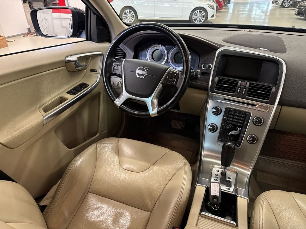 Volvo XC60 2012 Musta