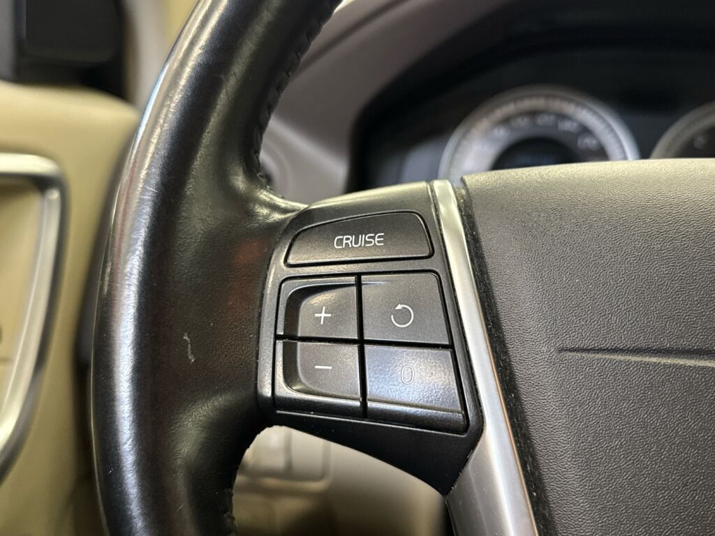 Volvo XC60 2012 Musta