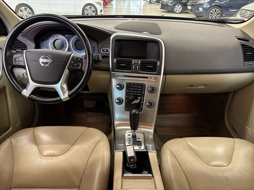 Volvo XC60 2012 Musta