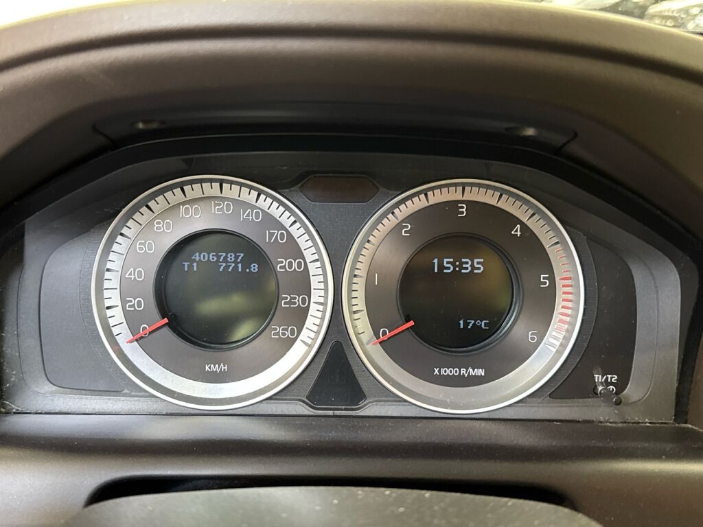 Volvo XC60 2012 Musta